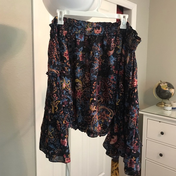 Free People Tops - Free People Floral Top (NEVER WORN)